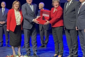 Mizyal Karabiber ödülünü aldı.