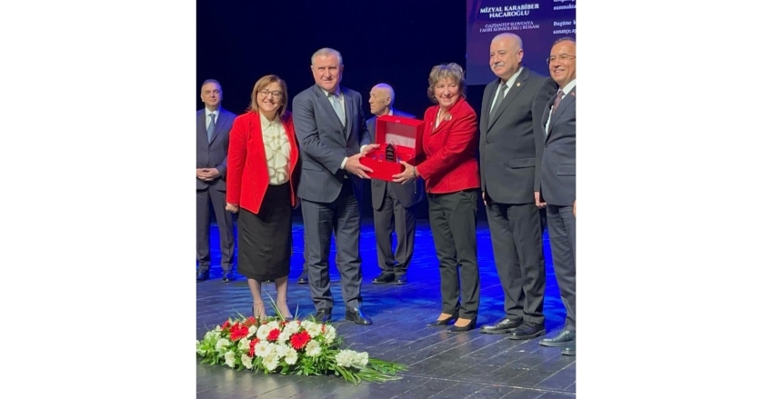 Mizyal Karabiber Ödülünü Aldı